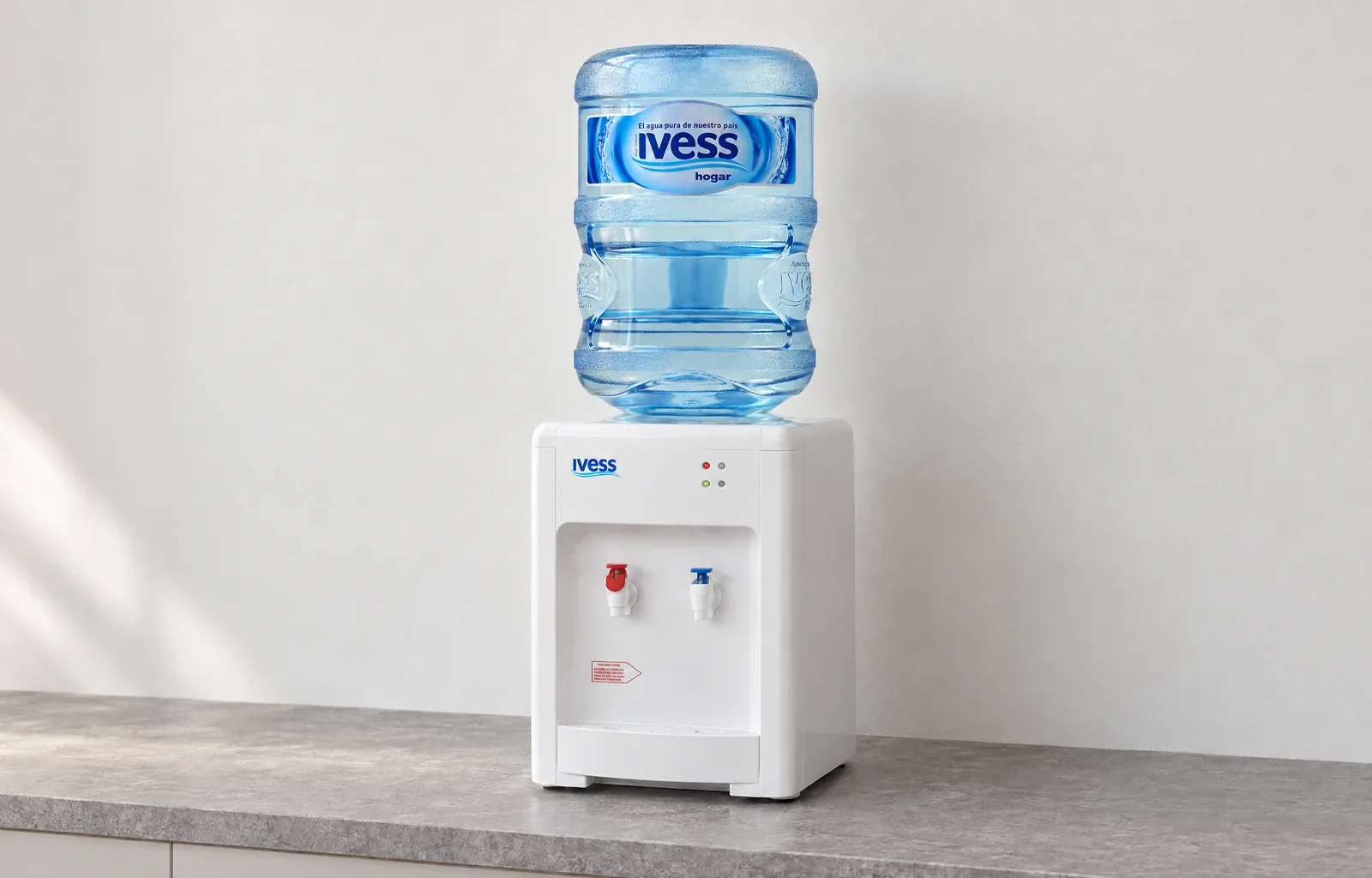 Dispenser IVESS frío-calor de mesada con un botellón Hogar de 20 litros